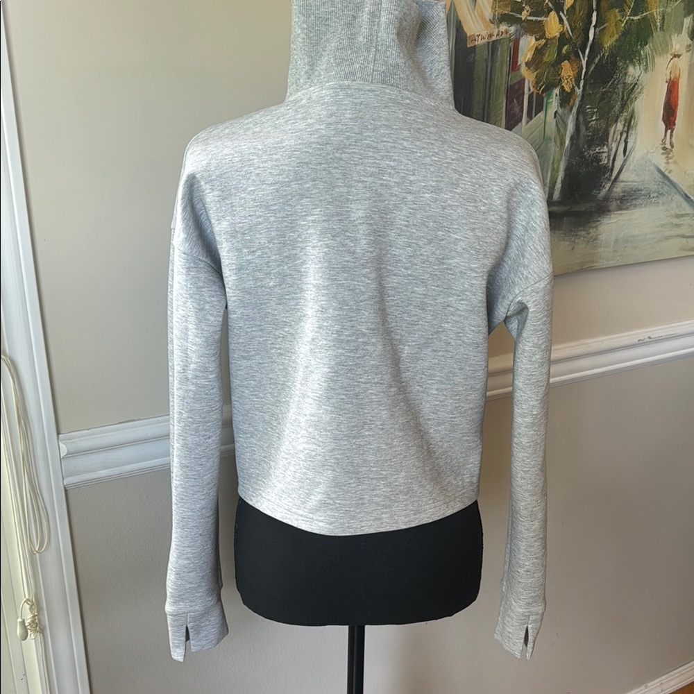 New Balance Gray and Black High Neck‎ Crop-top Sweatshirt Size Medium - Picture 5 of 11